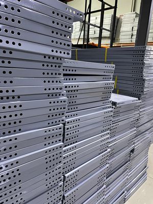 Mâm kệ thép V lỗ đa năng 30x1m50